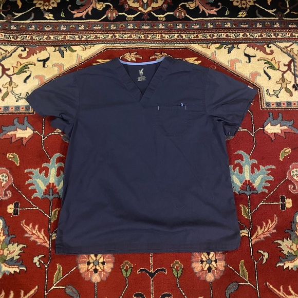 🚫SOLD🚫Med Couture Men’s Scrub Top Bundle - Picture 3 of 6